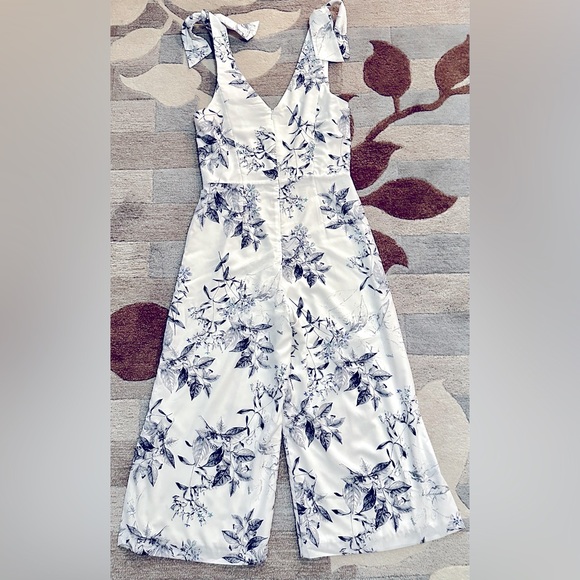 Alex Marie Sleeveless Juniper Cropped Wide Slit-Leg Floral Crepe Jumpsuit - Picture 3 of 8